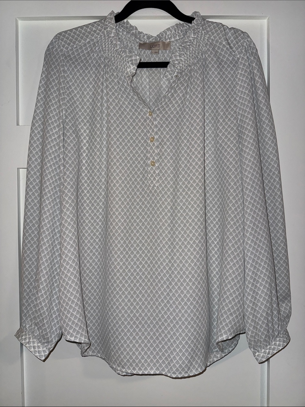 LOFT size Large Woven Ruffle Neck Long-Sleeve Blouse